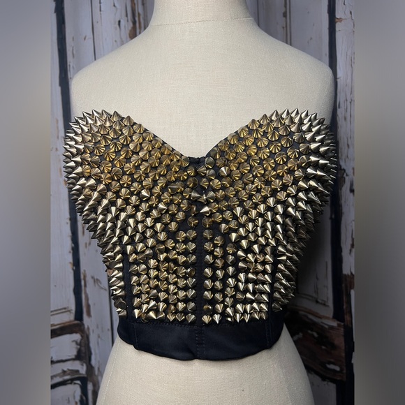Oh yes Metallic Studded Crop Top - Picture 2 of 7